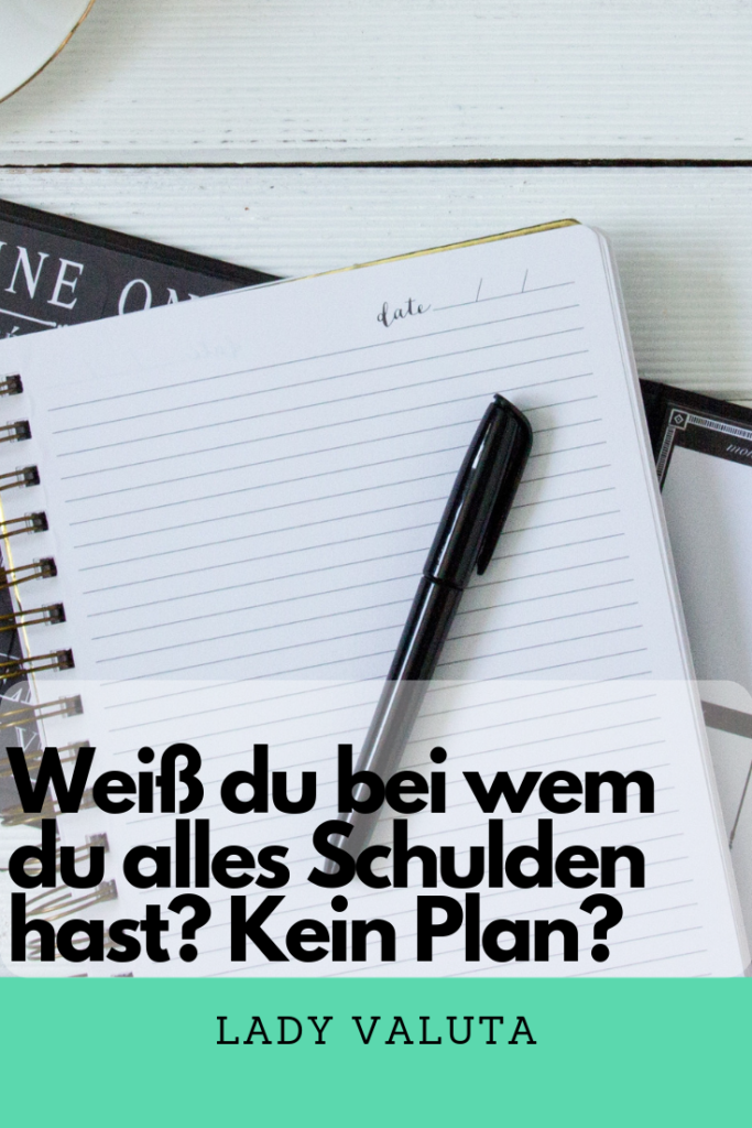 Notizblock mit Stift, um den Übersichtsplan für deine Schulden zu erstellen